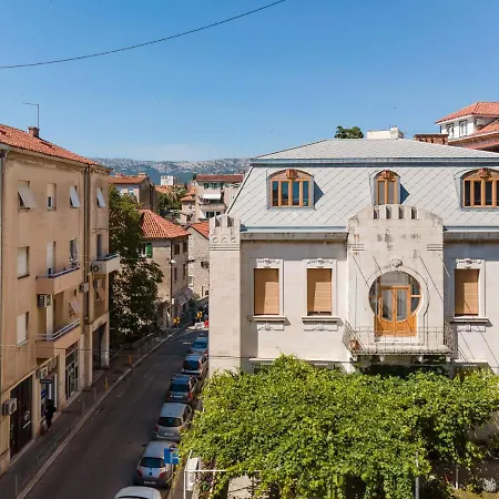 Гостьовий будинок Flos Luxury 4*