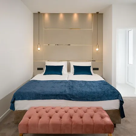 Flos Luxury 4* Спліт