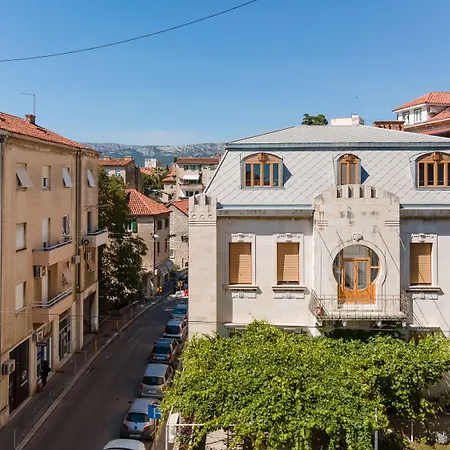 Casa de hóspedes Flos Luxury 4*