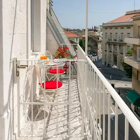 Pensión Flos Luxury