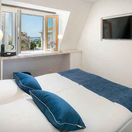 Flos Luxury Vendégház 4*