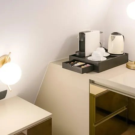 Flos Luxury Pensión 4*