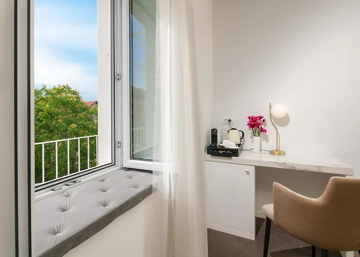 Flos Luxury Guest house Split