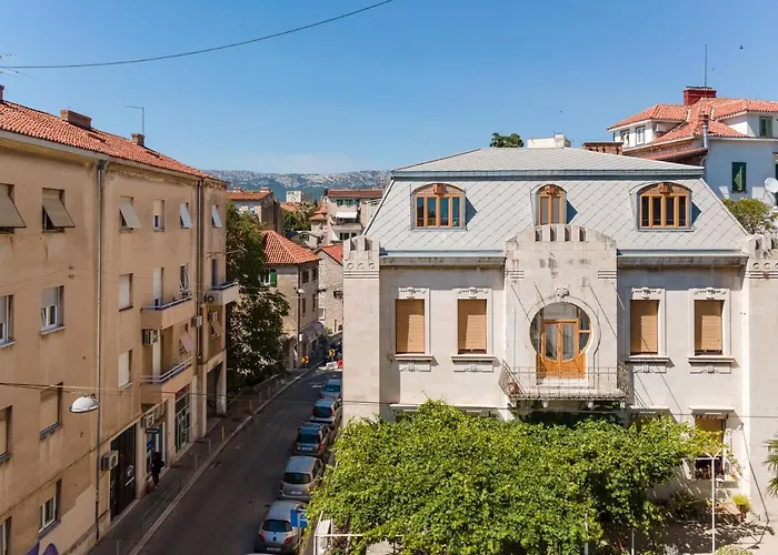 Guest house Flos Luxury 4*