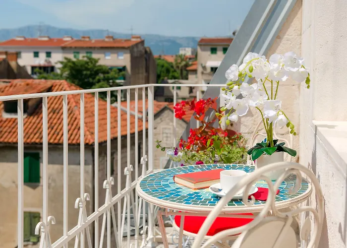 Flos Luxury Guest house Split