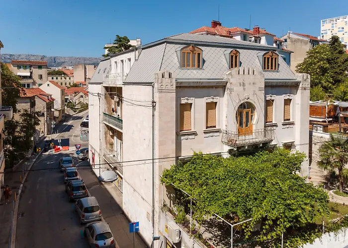 Guest house Flos Luxury 4*