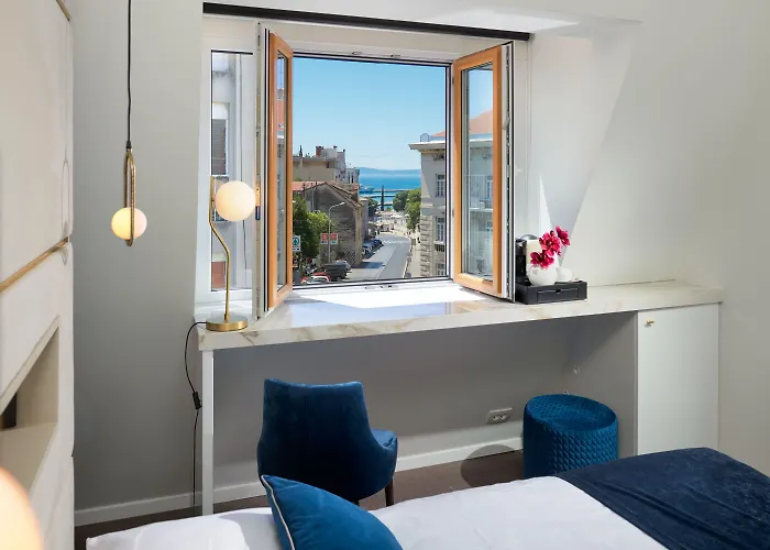 Flos Luxury Guest house