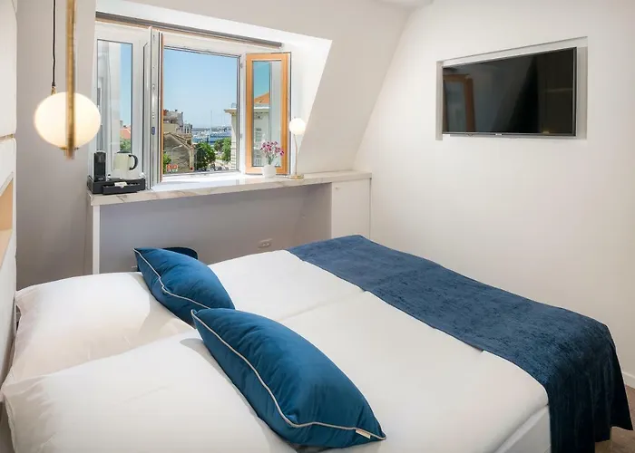 Flos Luxury Guest house 4*