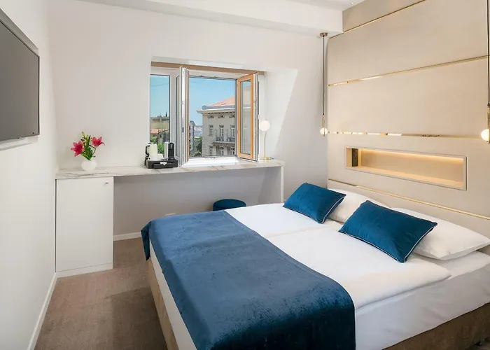 Flos Luxury Guest house