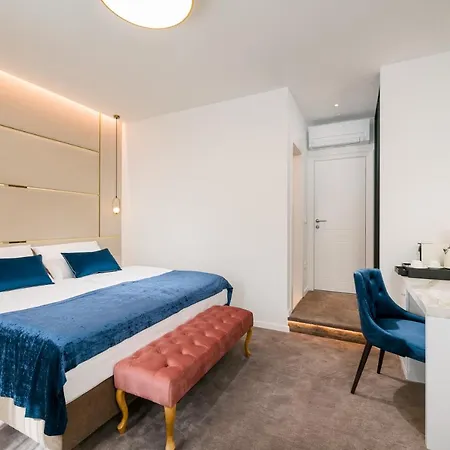 Flos Luxury Gasthof 4*