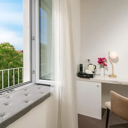 Flos Luxury Gasthof Split