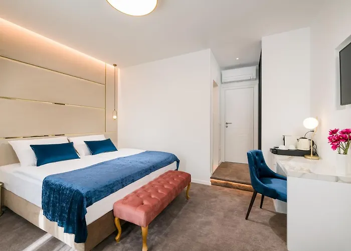 Flos Luxury בית הארחה 4*