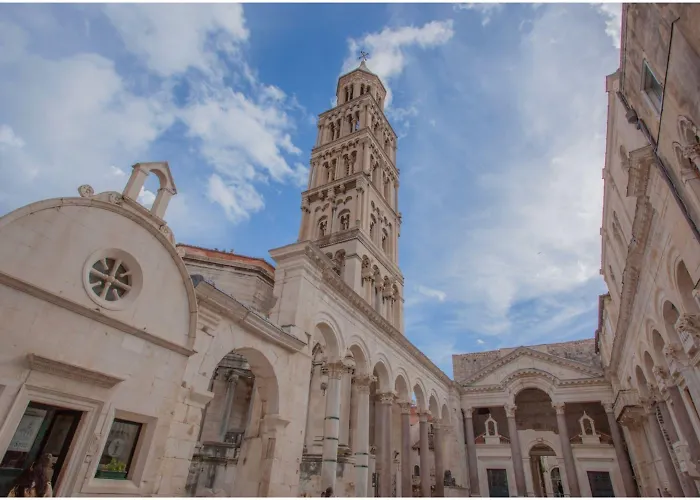 Flos Luxury בית הארחה