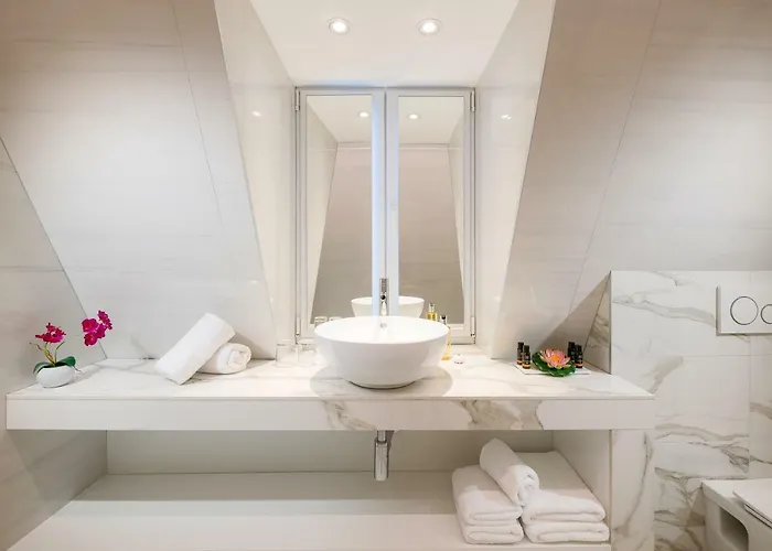 Flos Luxury ספליט